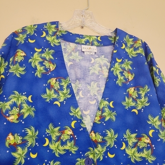 Peaches Uniforms | Women's Frog in Palm Tree Printed Scrubs Jacket (Size Small) - Picture 3 of 13